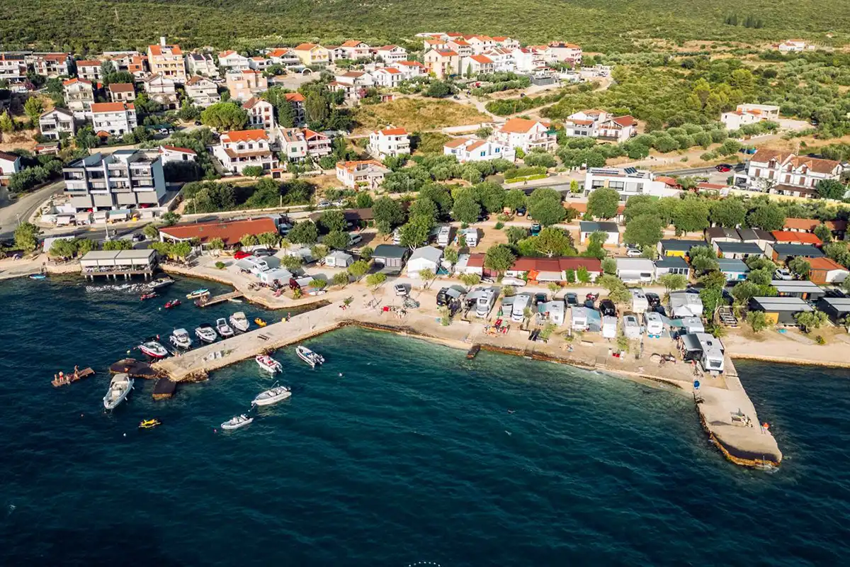 Pitch 27 (first row)